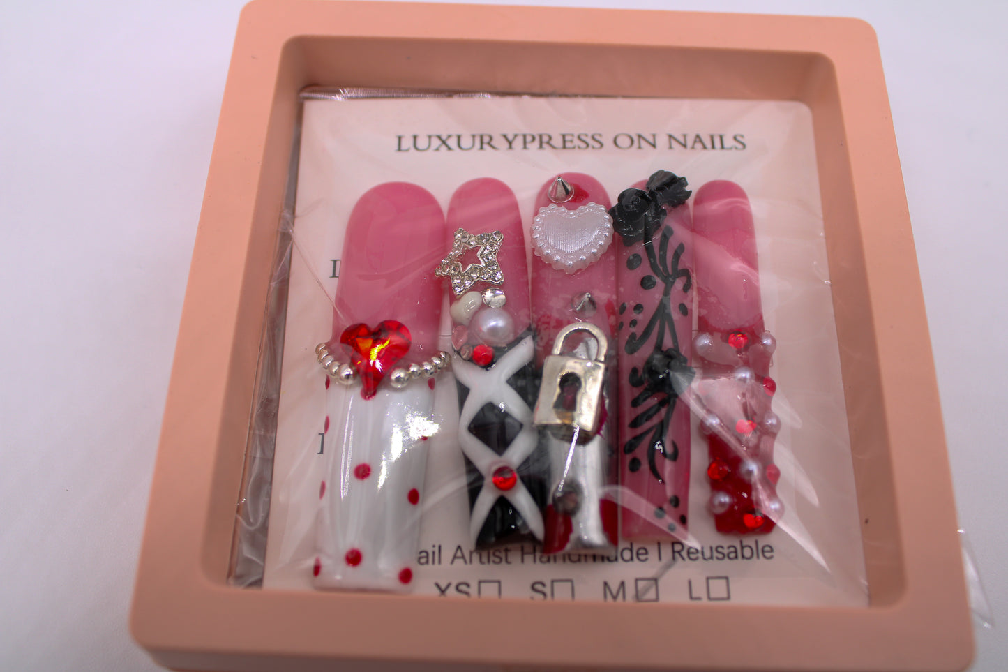 QUEEN OF HEARTS- PRESS-ON NAILS